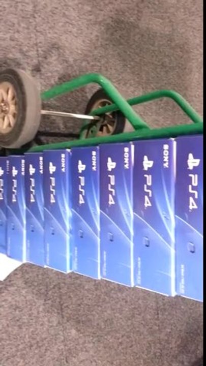 YOU CAN'T HUMP PLAYSTATION 4s!!!!!