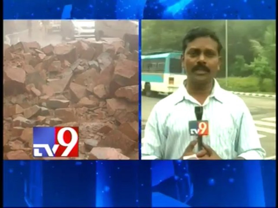Heavy rain obstruct Tirumala devotees