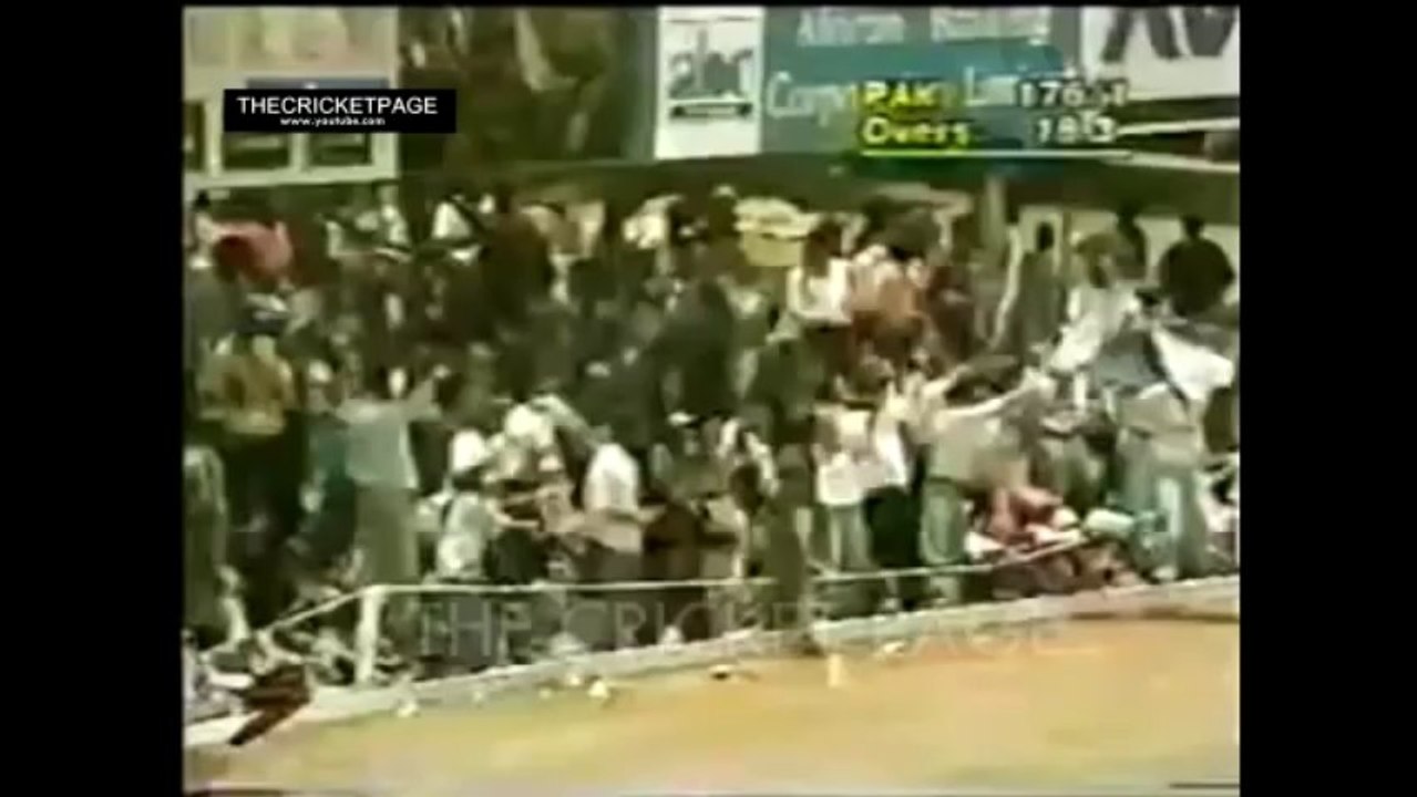 16 Year Old Shahid Afridi hits 11 Sixes in a match