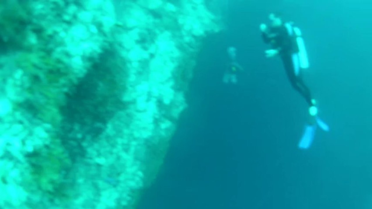 da Blue Hole descent (1st time ever at 42m meters deep - 135 feet)