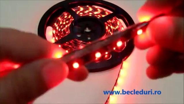 Banda led rosie, IP65, 60 smd 3528/ml, 4.8W/m 12V fundal negru ideal pt auto - becleduri.ro