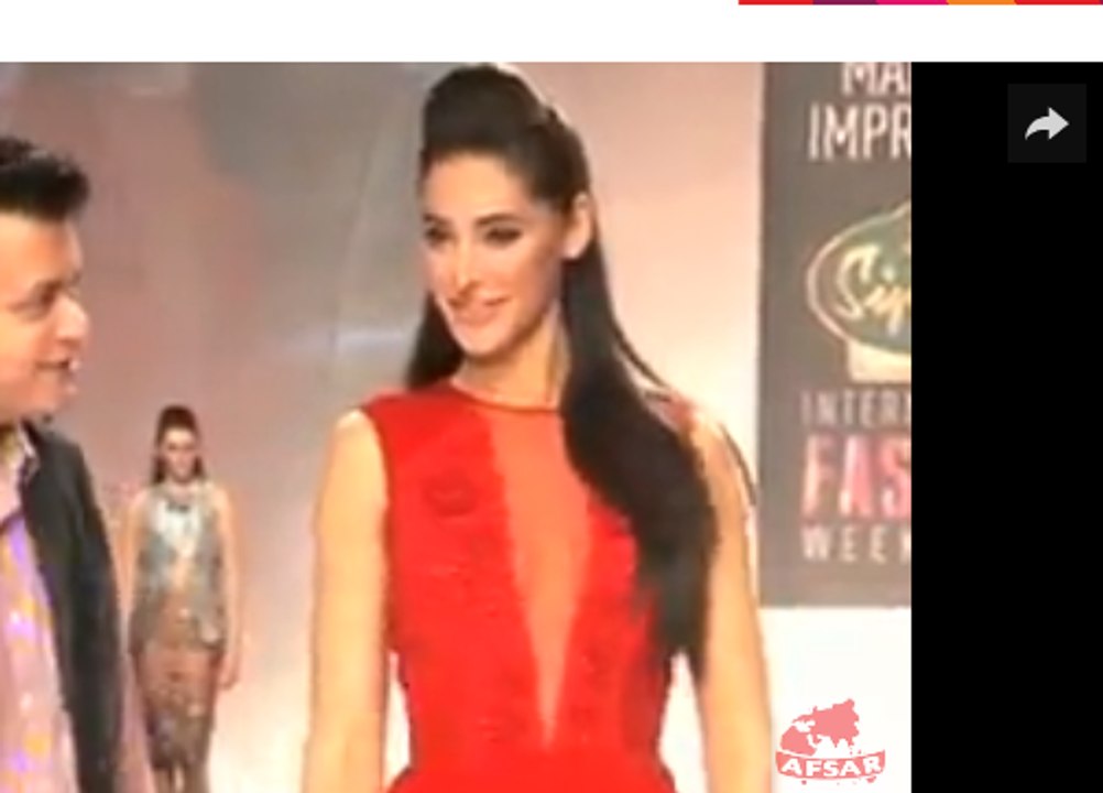 Bollywood Actresses Nargis Fakhri on Fashion Show ramp