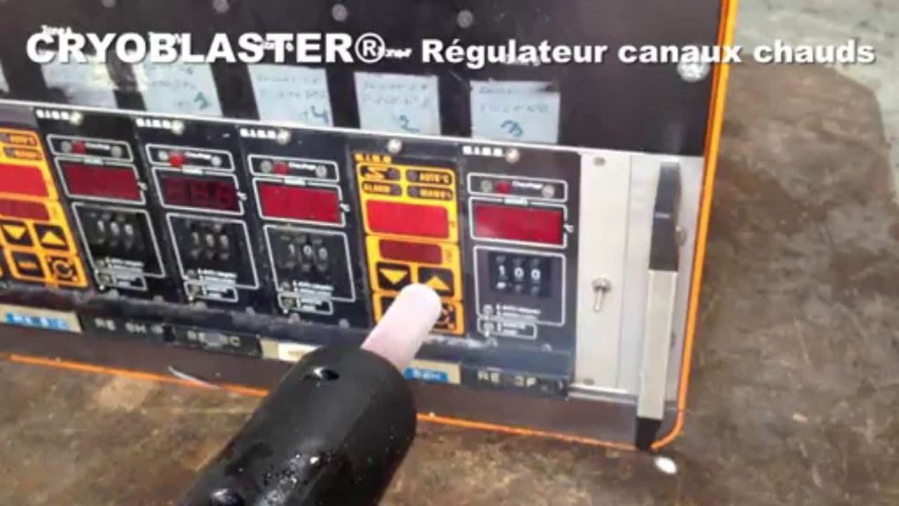 Nettoyage cryogénique d'un régulateur de température pour canaux chauds