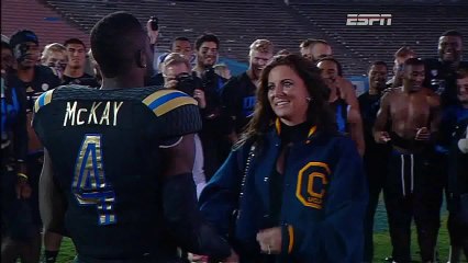 Demande en mariage publique du joueur de la UCLA  Stan McKay