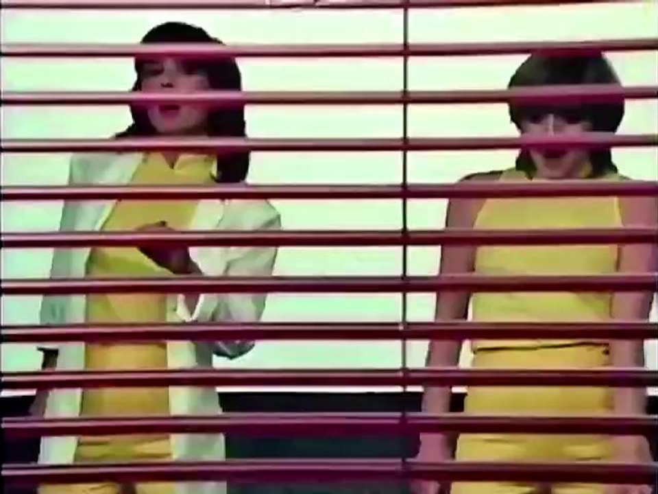 The Nolans【Gotta Pull Myself Together】