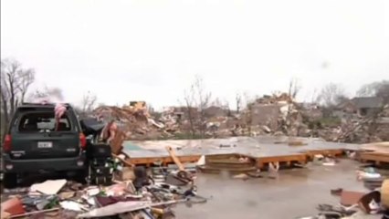 US storm footage: Tornado makes landfall in Illinois