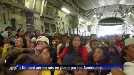 Les survivants aux Philippines sont évacués par avion