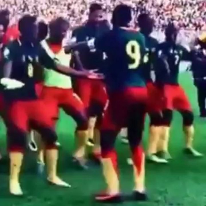 Οι πανηγυρισμοί των Καμερουνέζων μετά την πρόκριση στο Παγκόσμιο Κύπελλο του 2014