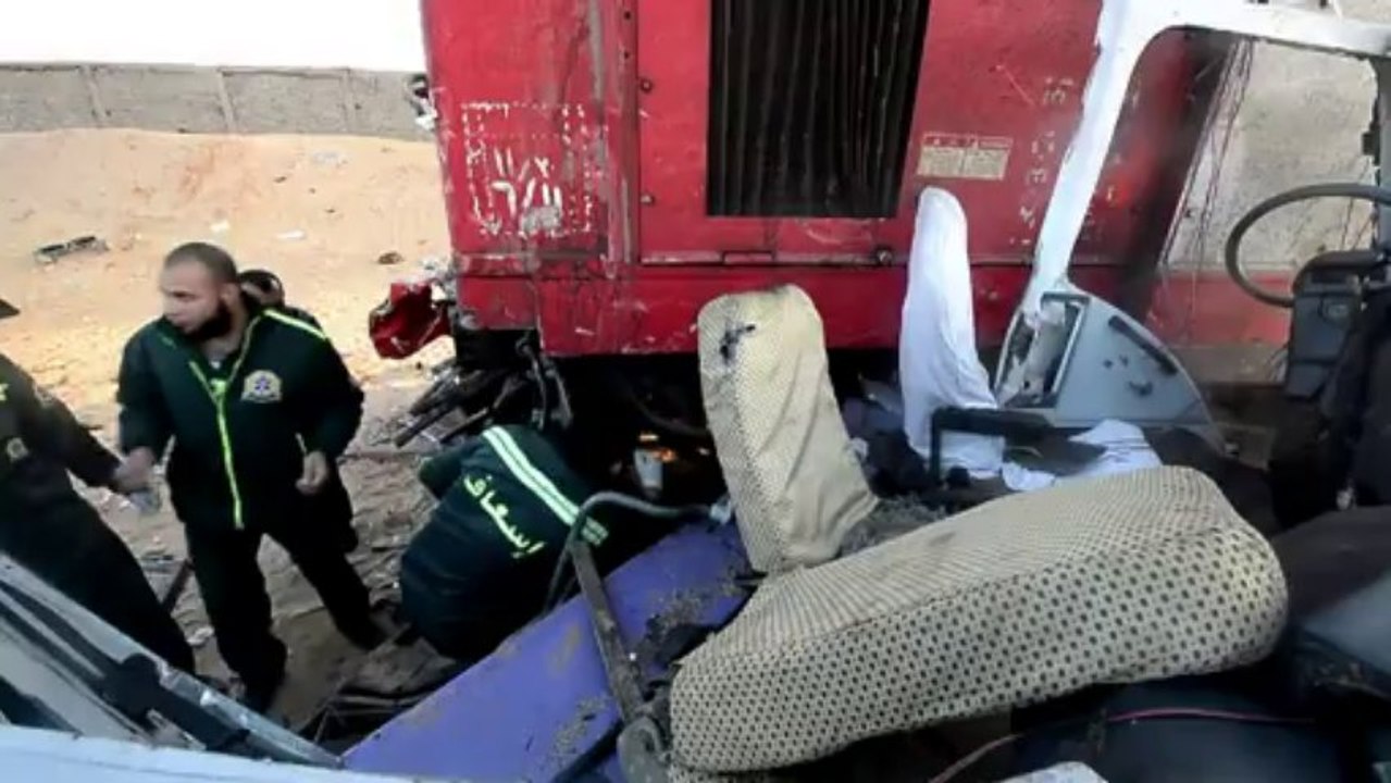 Egypte: collision mortelle entre un train et minibus