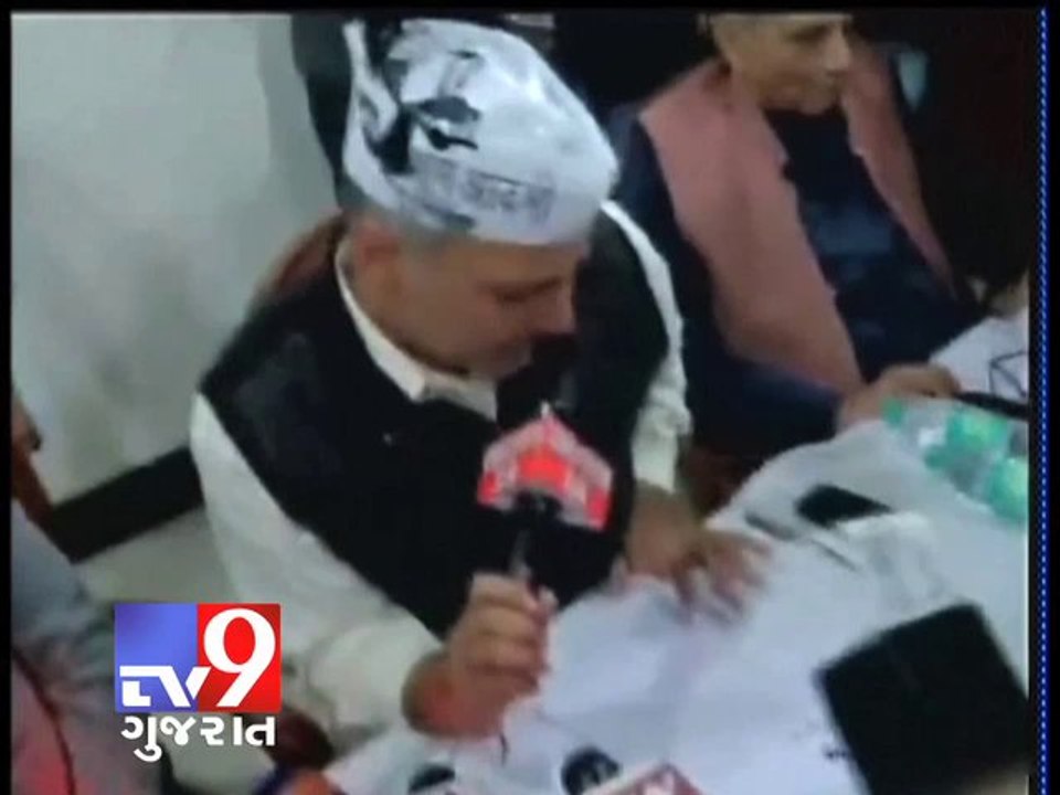 Alleged Bjp Worker Throws Ink On Kejriwal Accuses Him Of Cheating Tv9 Gujarat Video Dailymotion