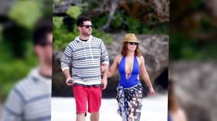 Alyssa Milano Looks Amazing in Blue Monokini