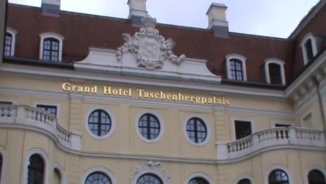 Dresden Luxushotel Taschenbergpalais Kempinski von aussen Dresden Sachsen Staedtereise Luxushotel Semperoper Onlinebuchung im Reisebüro Fella Hammelburg @ vip-reisen.de Tel. 09732-2600 Email info@fella.de ab 18.30 Uhr und am Wochenende unter 0171-2