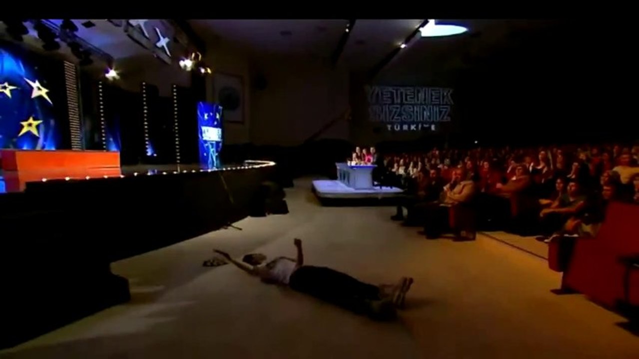 Accident de roller à Incroyable Talent en Turquie 2013