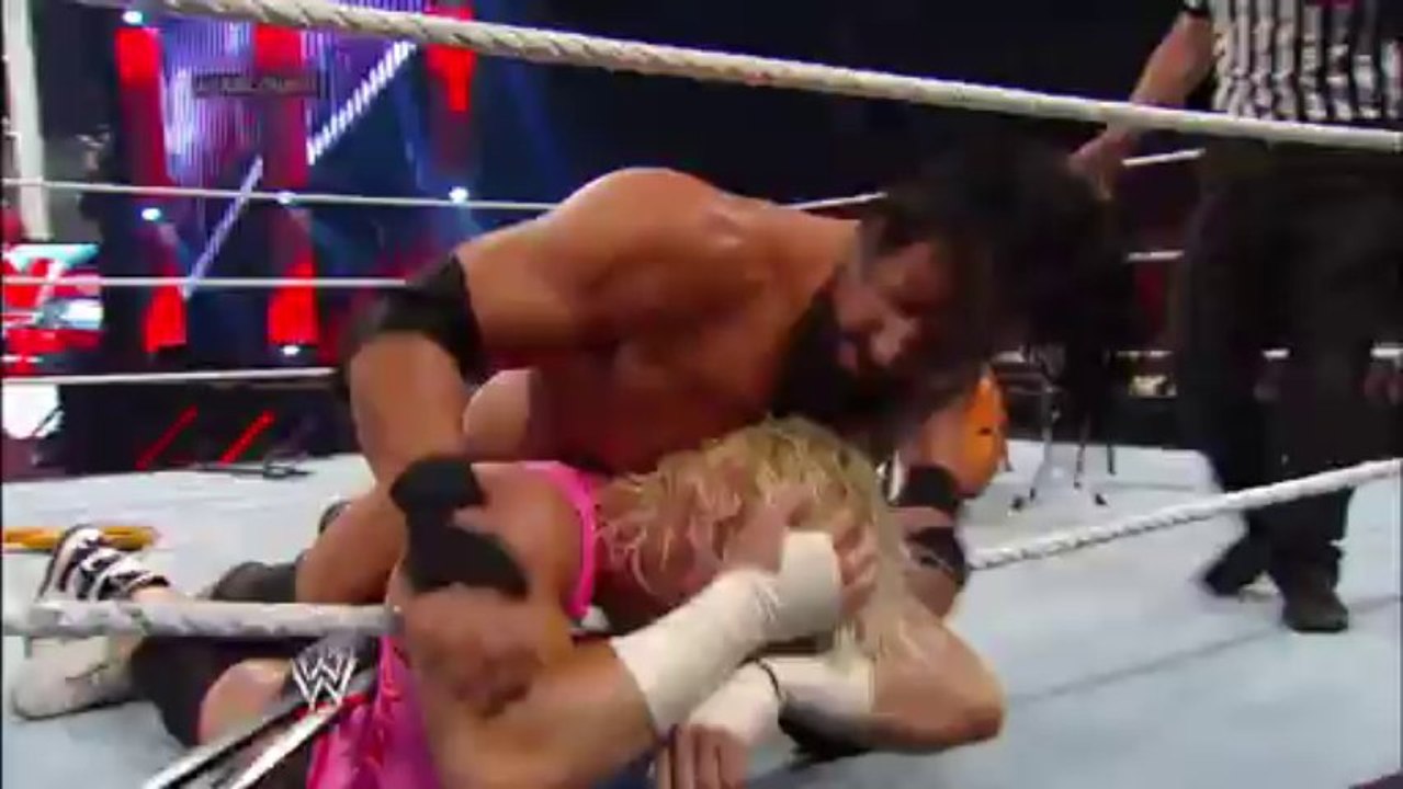 Dolph Ziggler vs. Damien Sandow continues - WWE App Exclusive