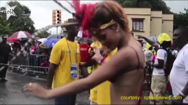 Rihanna Twerking With Her Friends Better Than Miley Cyrus, Nicki Minaj And Vanessa Hudgens