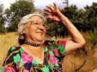 Batoľa, babka a vlak