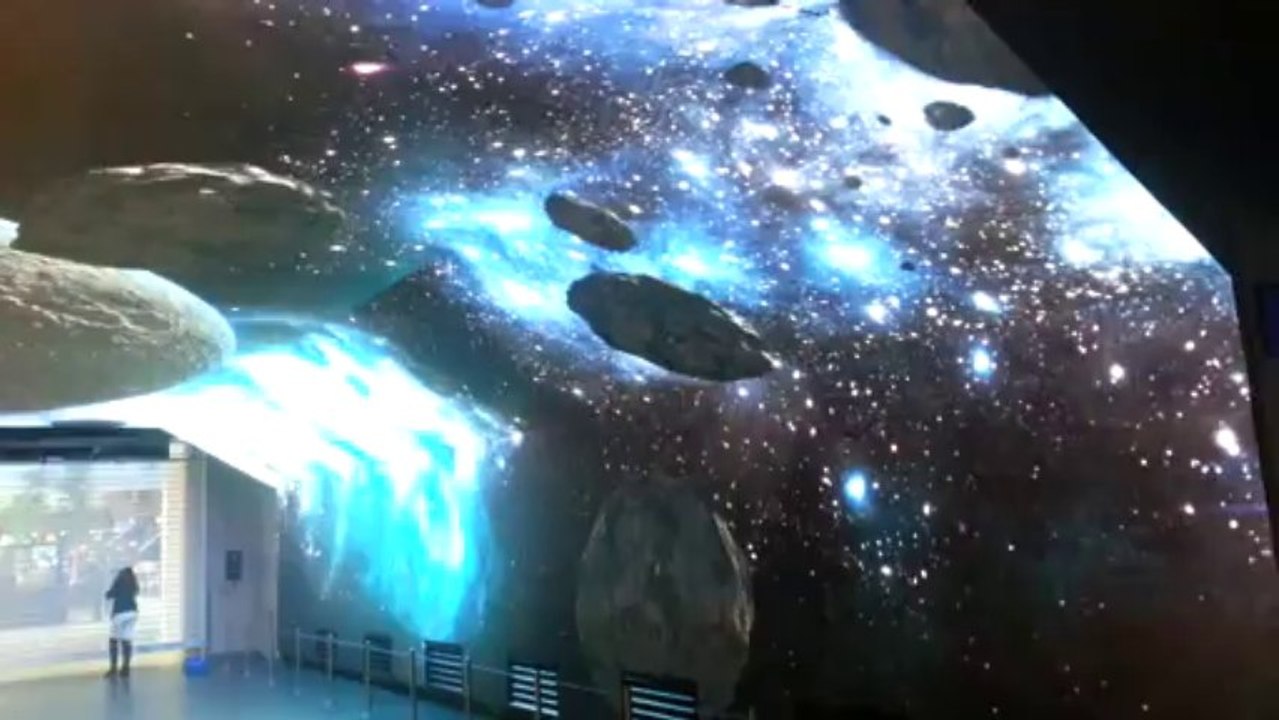 Ecran géant LED indoor 100m² pitch 4 Cinéma cc Aeroville fourniture & installation