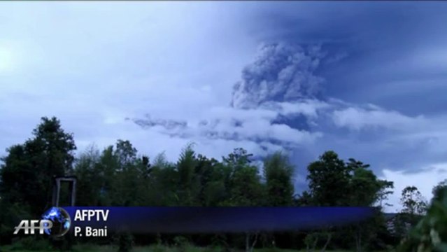 Indonesia: dos volcanes en erupción