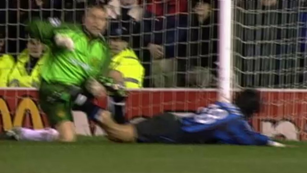 Schmeichel vs Zamorano