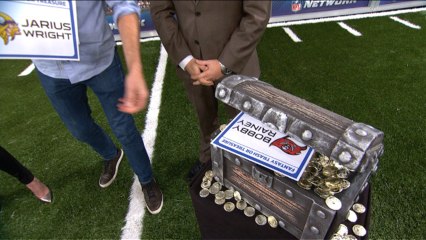 'Fantasy Trash or Treasure': Jerry O'Connell as Vanna White