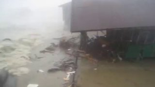 Video Eyewitness Footage of Typhoon Haiyan Storm Surge - A Funny Video on KillSomeTime