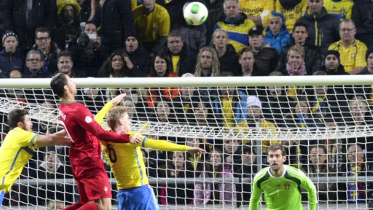 Triplete de Ronaldo clasifica a Portugal