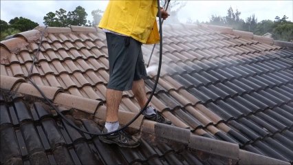 Descargar video: ROOF PRESSURE CLEANING WELLINGTON FLORIDA 561-502-7663