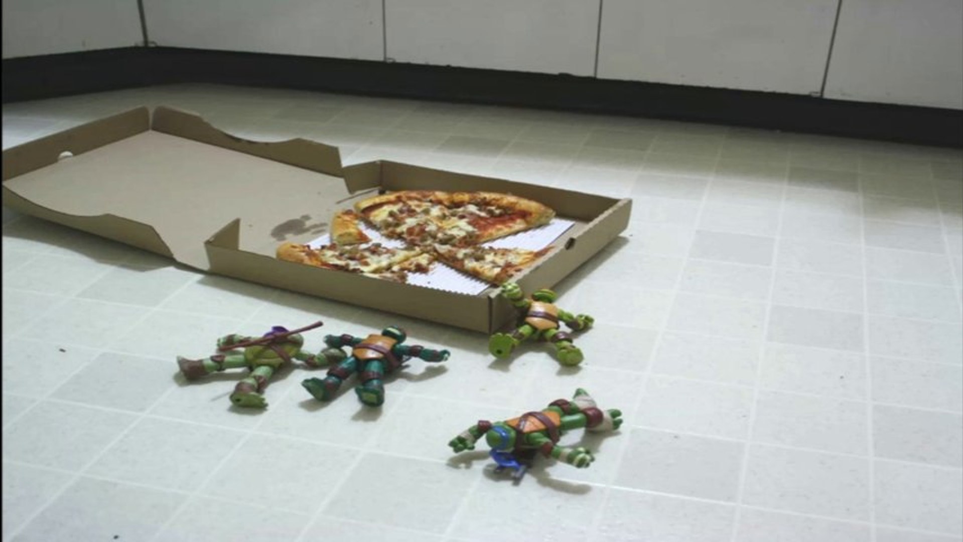 SHREDDER DESTROYS THE NINJA TURTLES