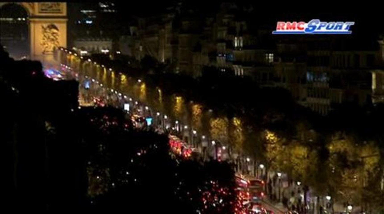 Les Bleus au Brésil : Les supporters fous de joie - 19/11