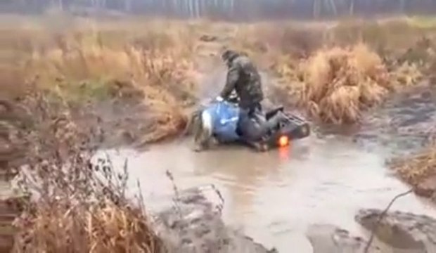 2 dumb guys on a Quad - Head in the mud!