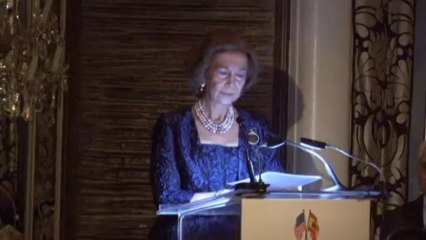 La Reina Sofía entrega Medallas de Oro a Banderas y Clinton
