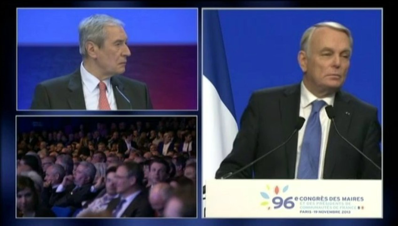 Ayrault accueilli par quelques sifflets au Congrès des maires de France