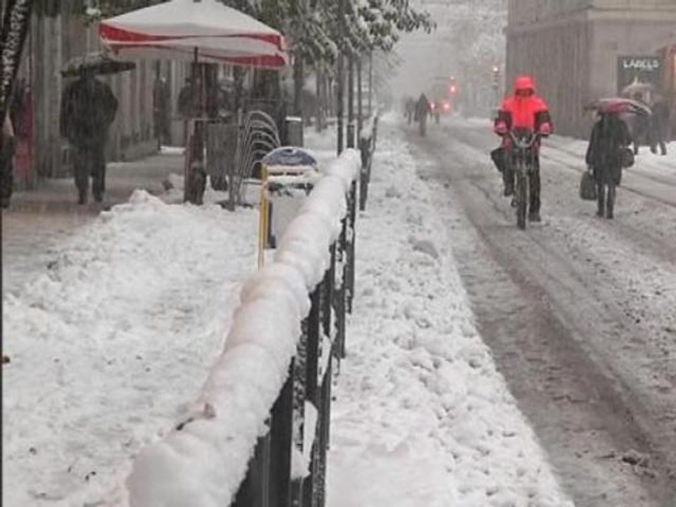 Neige: Saint-Etienne sous un blanc manteau - 20/11