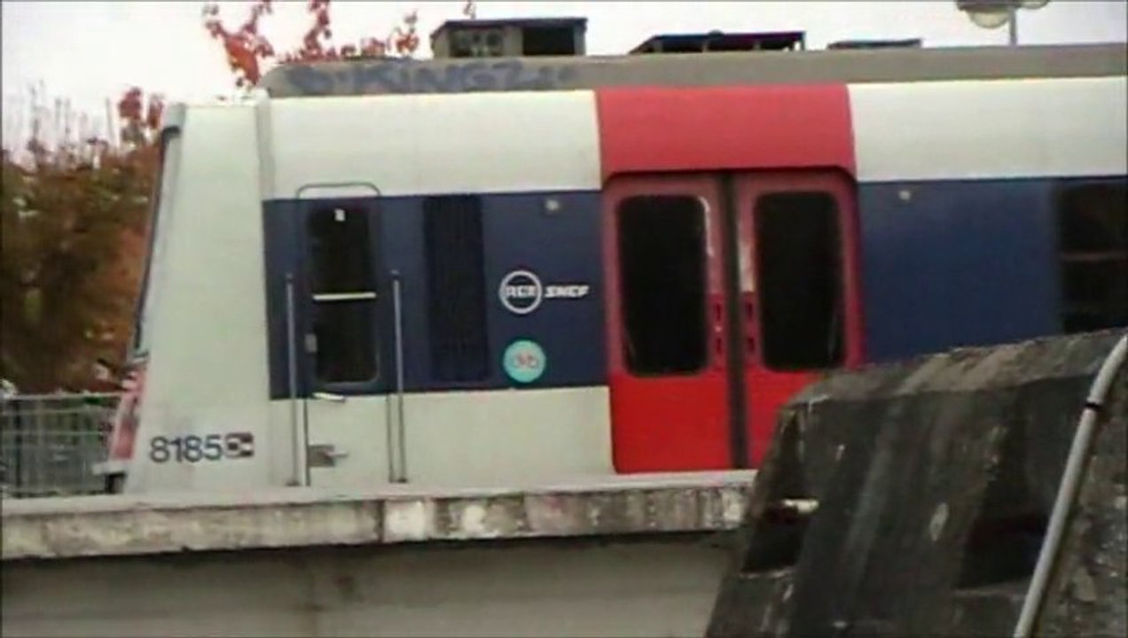 MI79 : Arrivée à la gare de Saint Rémy Les Chevreuse sur la ligne B du RER
