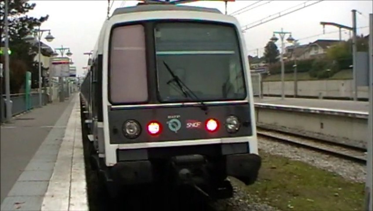 MI79 rénové : Départ de la gare de Saint Rémy Les Chevreuse sur la ligne B du RER