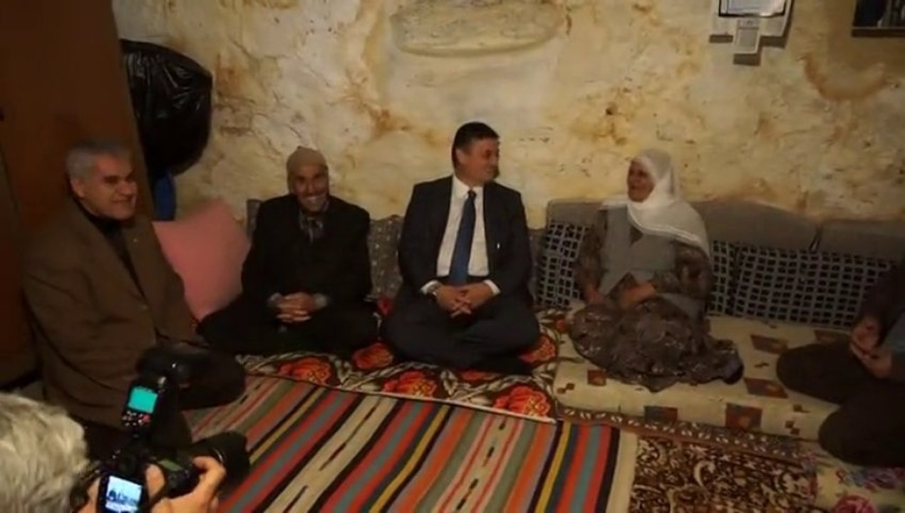 Valimiz Çayüstü Köyünde Mağarada Yaşayan Köylüleri Ziyaret Etti