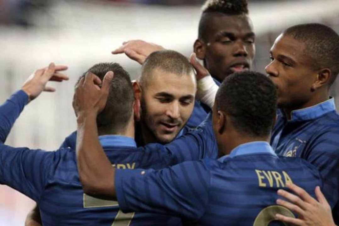 ZAPPING ACTU DU 20/11/2013 - Les Bleus s'envolent pour le Brésil