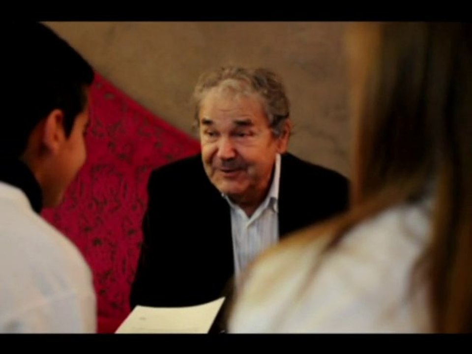 Ans: Pierre Perret interviewé par deux élèves