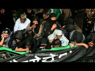 Women mourning at Dargah Panja Sharif