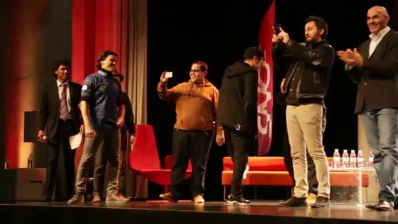 L' équipe du film " la marche à l' EDHEC avec Jamel Debbouze