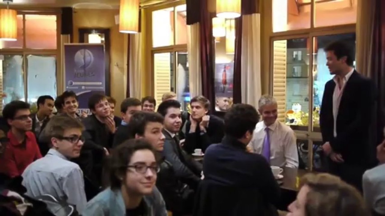 Café politique de l'UMP Sciences Po avec Laurent Wauquiez (ext.1)