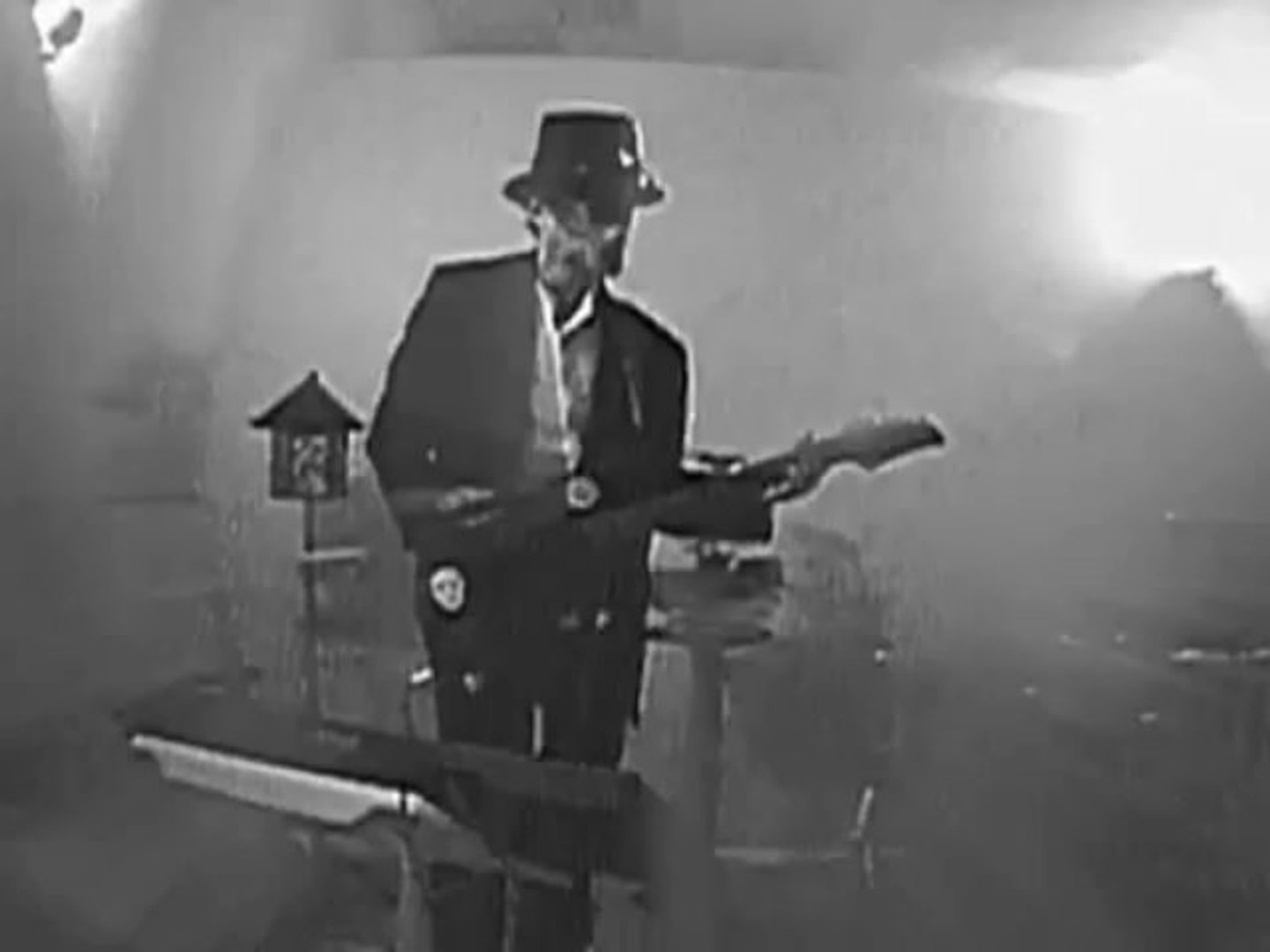 ⁣Pim Zond - Chaos 1 - Prepared Electronic Guitar Music VIDEO