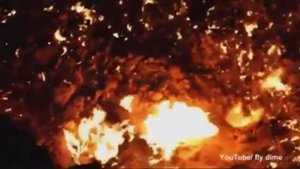 Turkmenistans flaming gas crater burns on