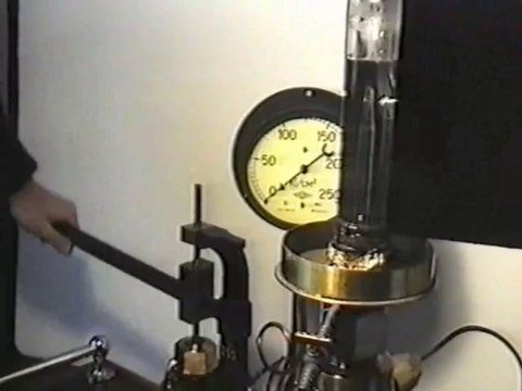 078 Зависимость температуры плавления парафина от давления