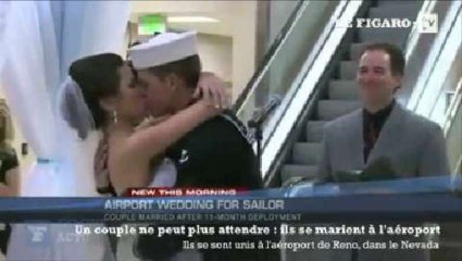 Un couple ne peut plus attendre : ils se marient à l'aéroport !