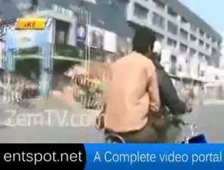 Old Man in Lahore Converted his Bike into Taxi due to Unemployment