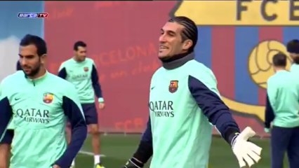 Dani Alves out for ten days with torn calf muscle