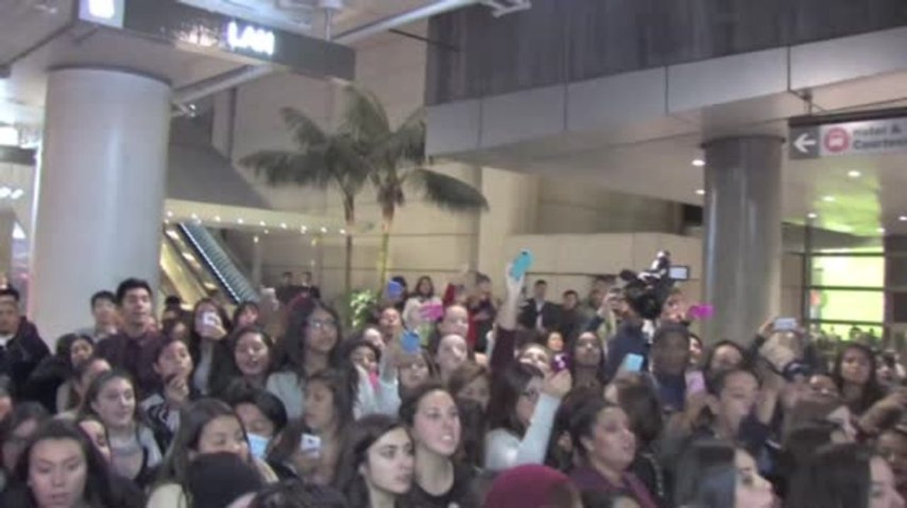 One-Direction-Hysterie am Flughafen von L.A.