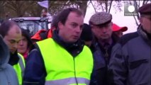 Los agricultores franceses bloquean la región de París