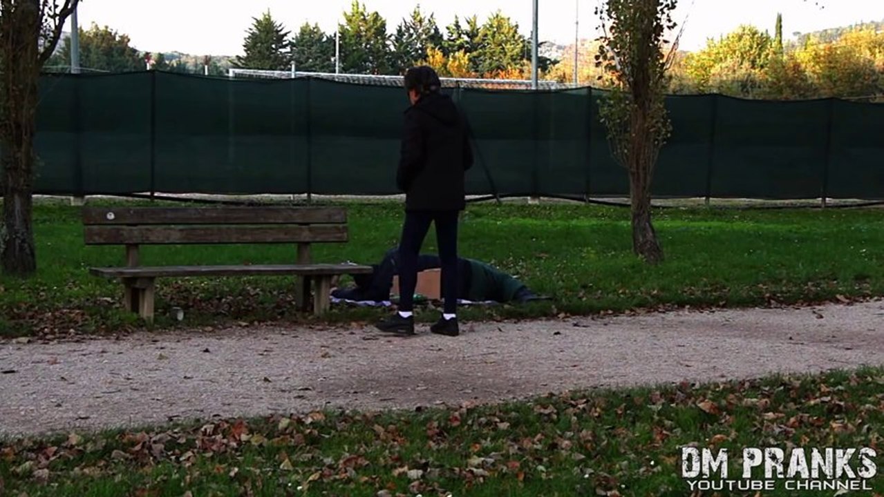 Serão as pessoas capazes de roubar um sem abrigo?